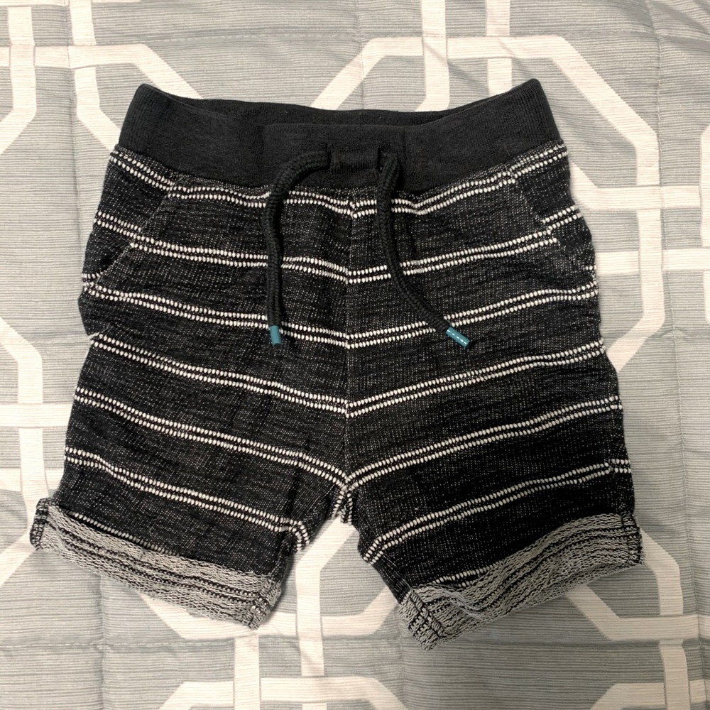 Super cute striped Old navy shorts!